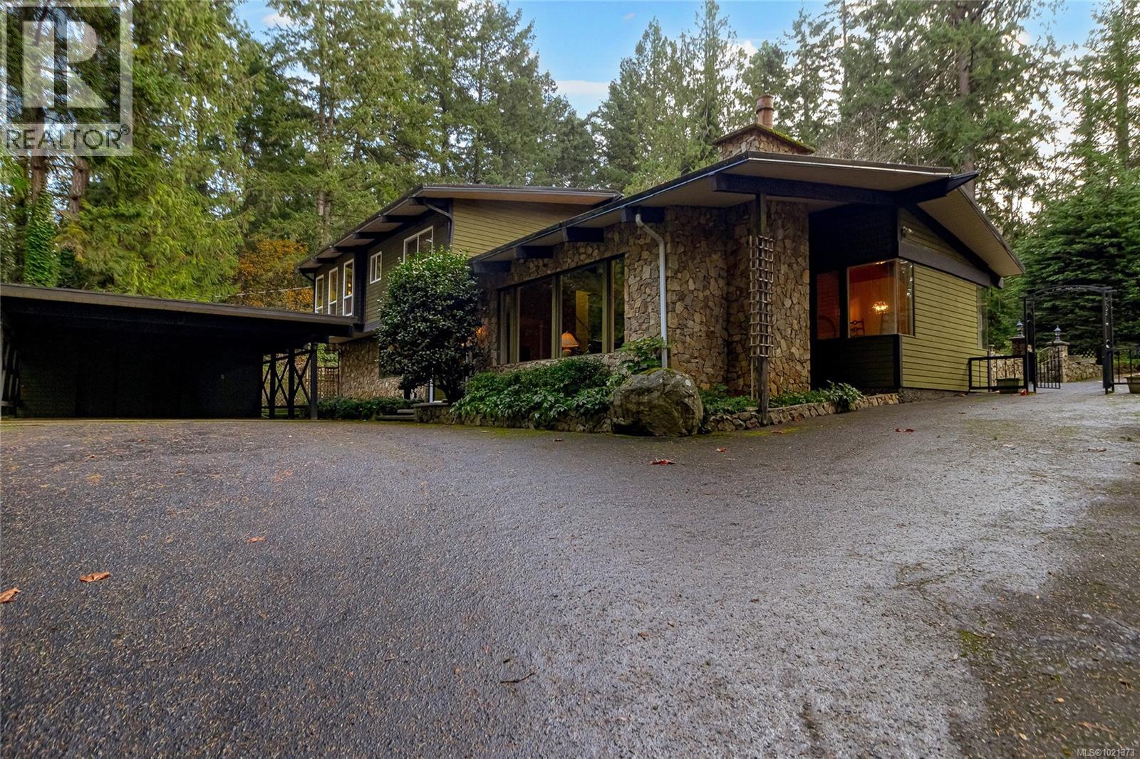 9565 Ardmore Dr, North Saanich