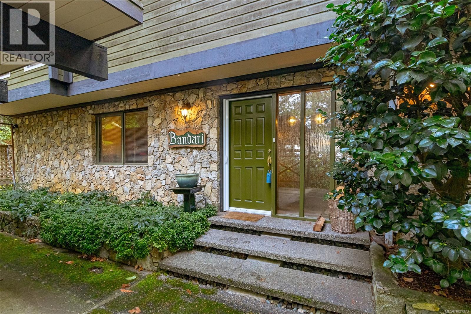 9565 Ardmore Dr, North Saanich