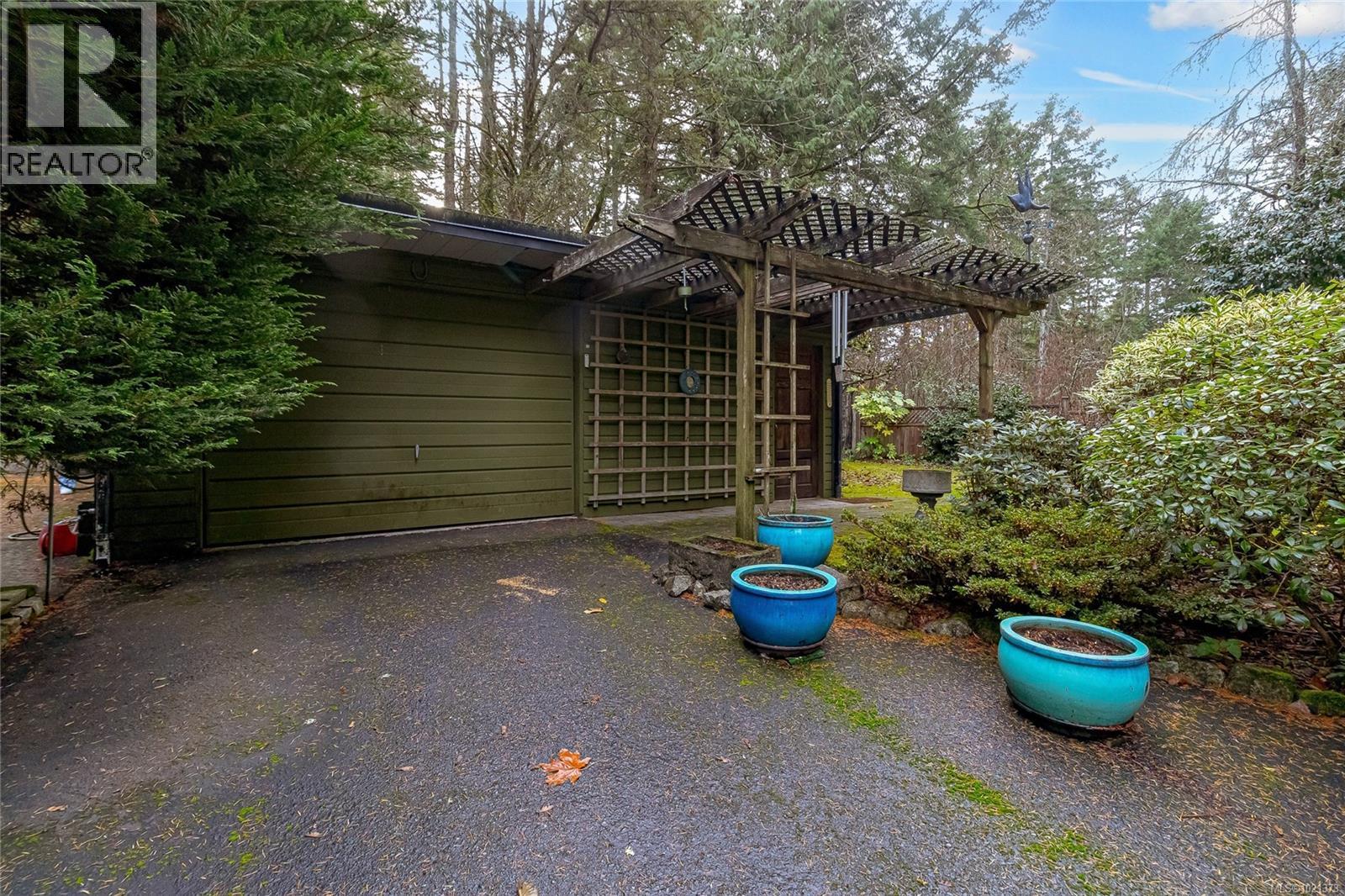 9565 Ardmore Dr, North Saanich
