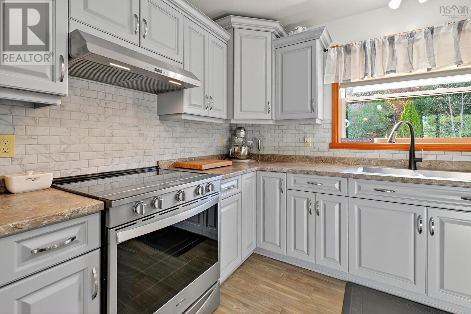 Property 38 of 39 of 110 De Raymond Street