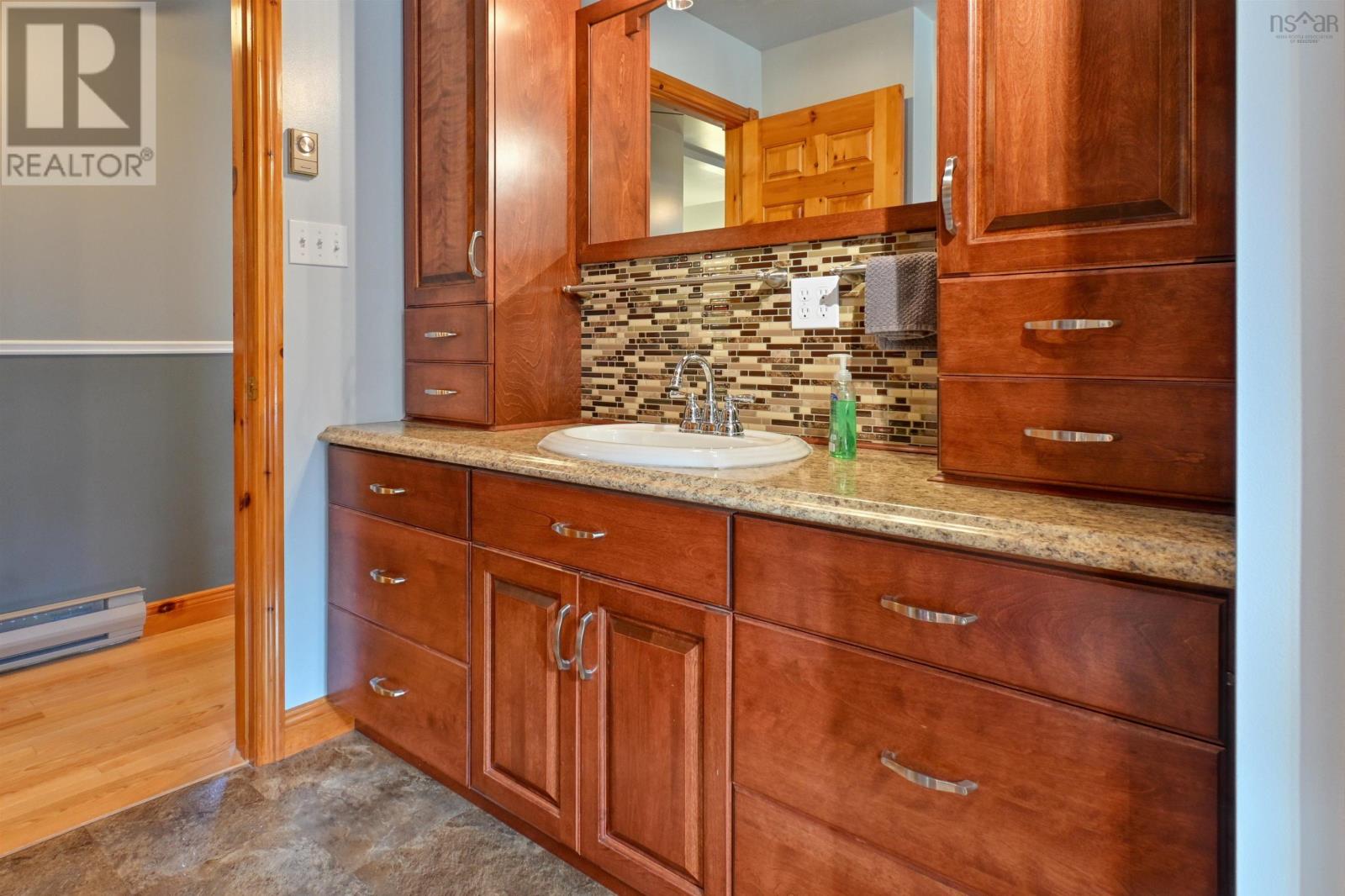 Property 6 of 39 of 110 De Raymond Street