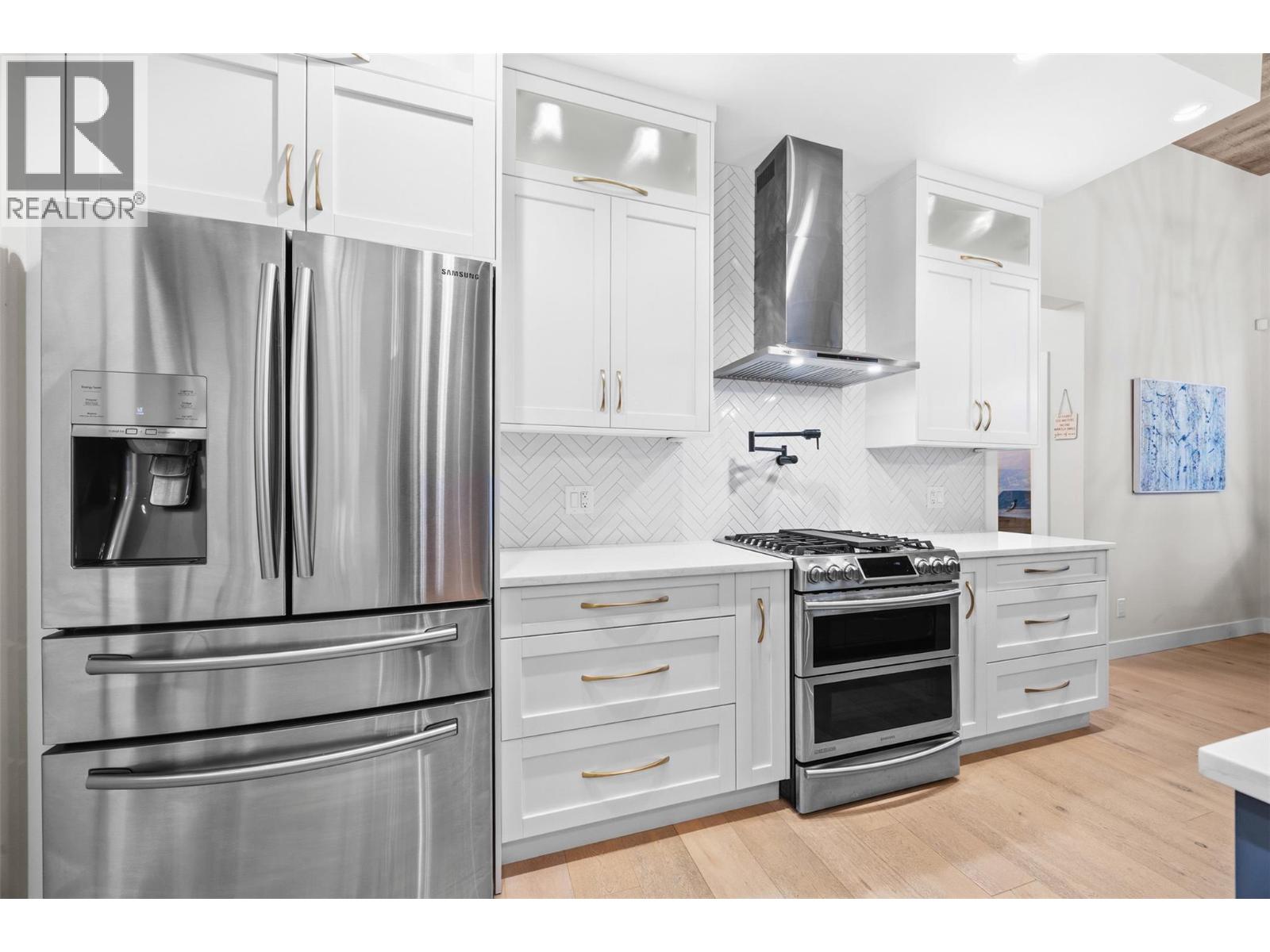  9438 Ledgestone Road, Lake Country