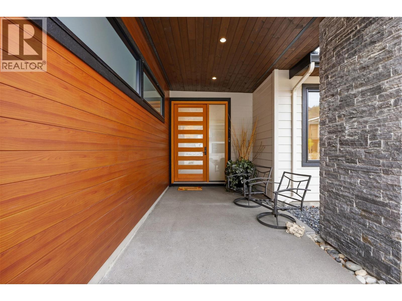  9438 Ledgestone Road, Lake Country