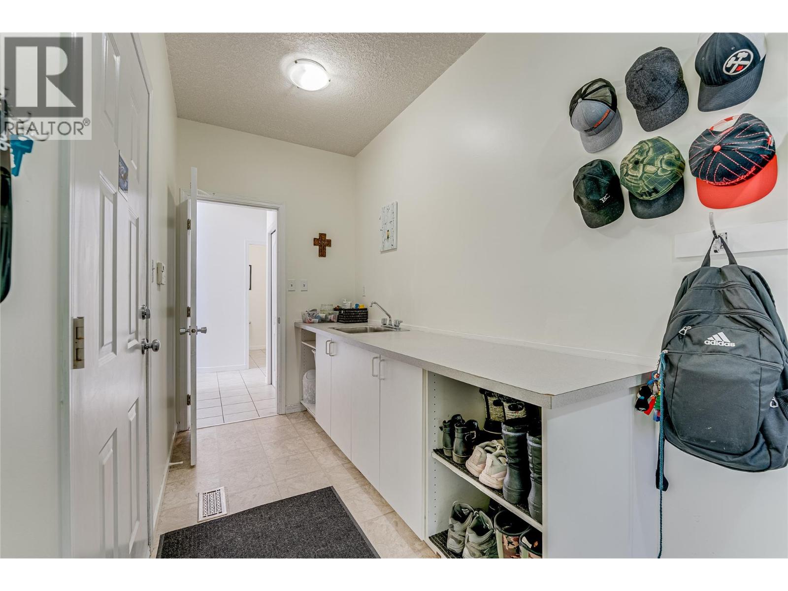 274 Country Estate Place, Vernon