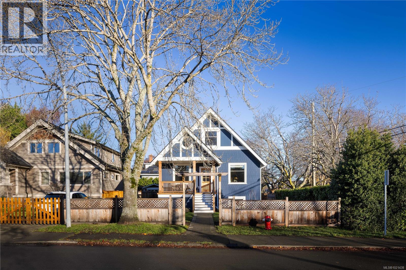 2194 Central Avenue, Oak Bay