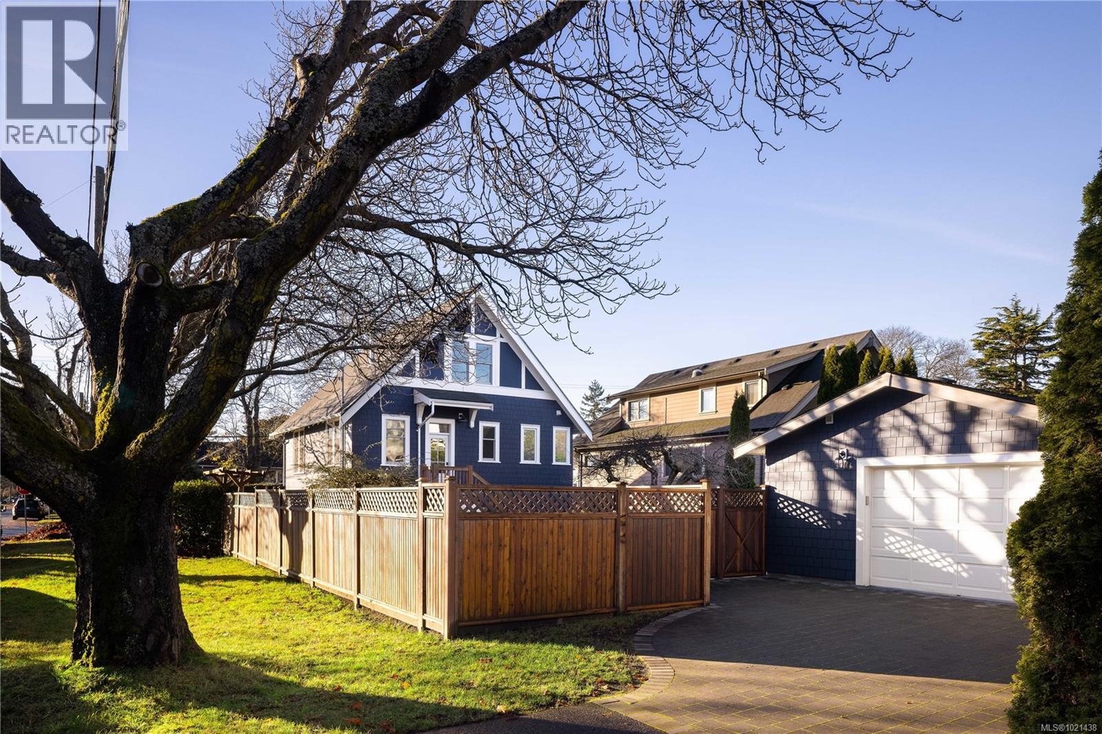  2194 Central Avenue, Oak Bay
