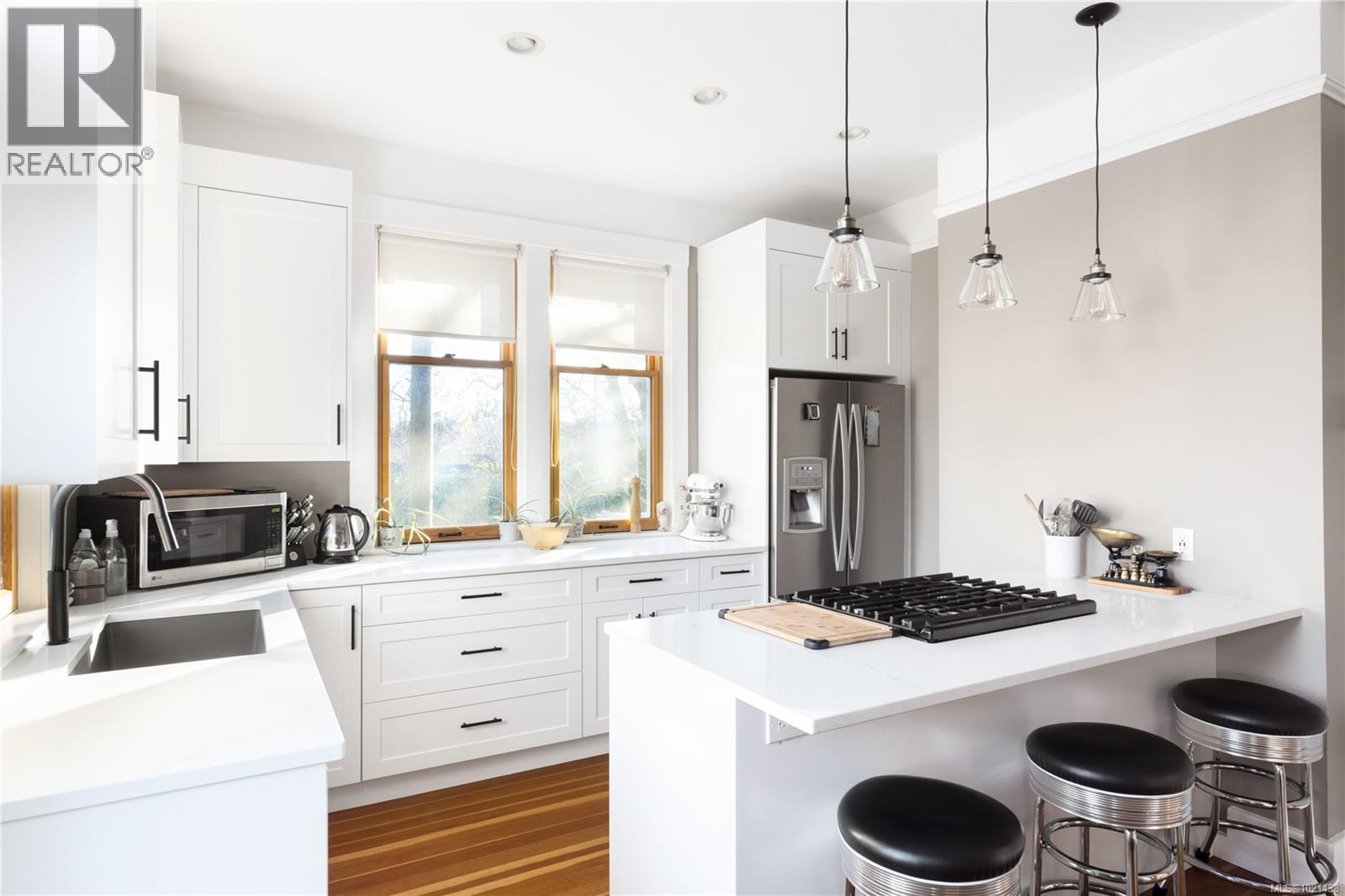  2194 Central Avenue, Oak Bay