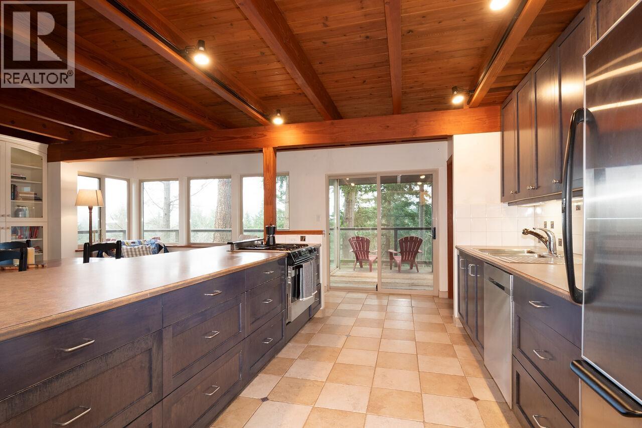 4 Bed, 4 Bath House for Sale in Bowen Island – 620 LAURA ROAD, Bowen Island - Image 10