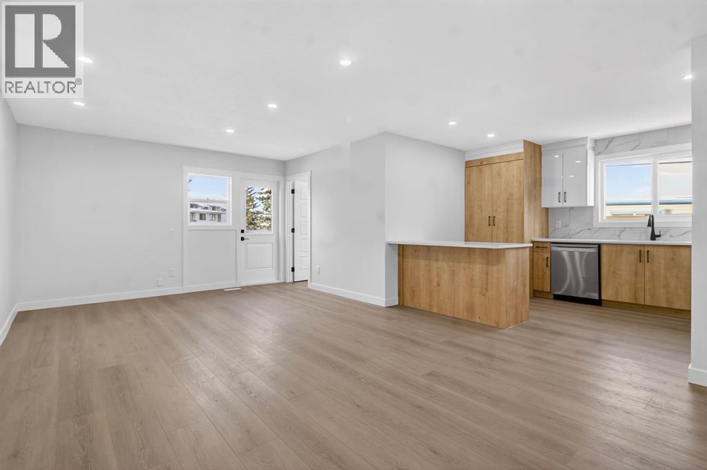 Single Family House Bi-level for Sale in  Pinehill Road NE Pineridge Calgary 