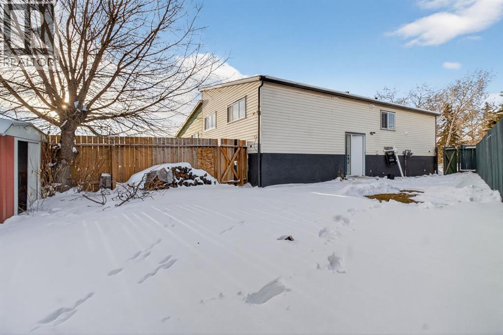 Single Family House Bi-level for Sale in  Pinehill Road NE Pineridge Calgary 