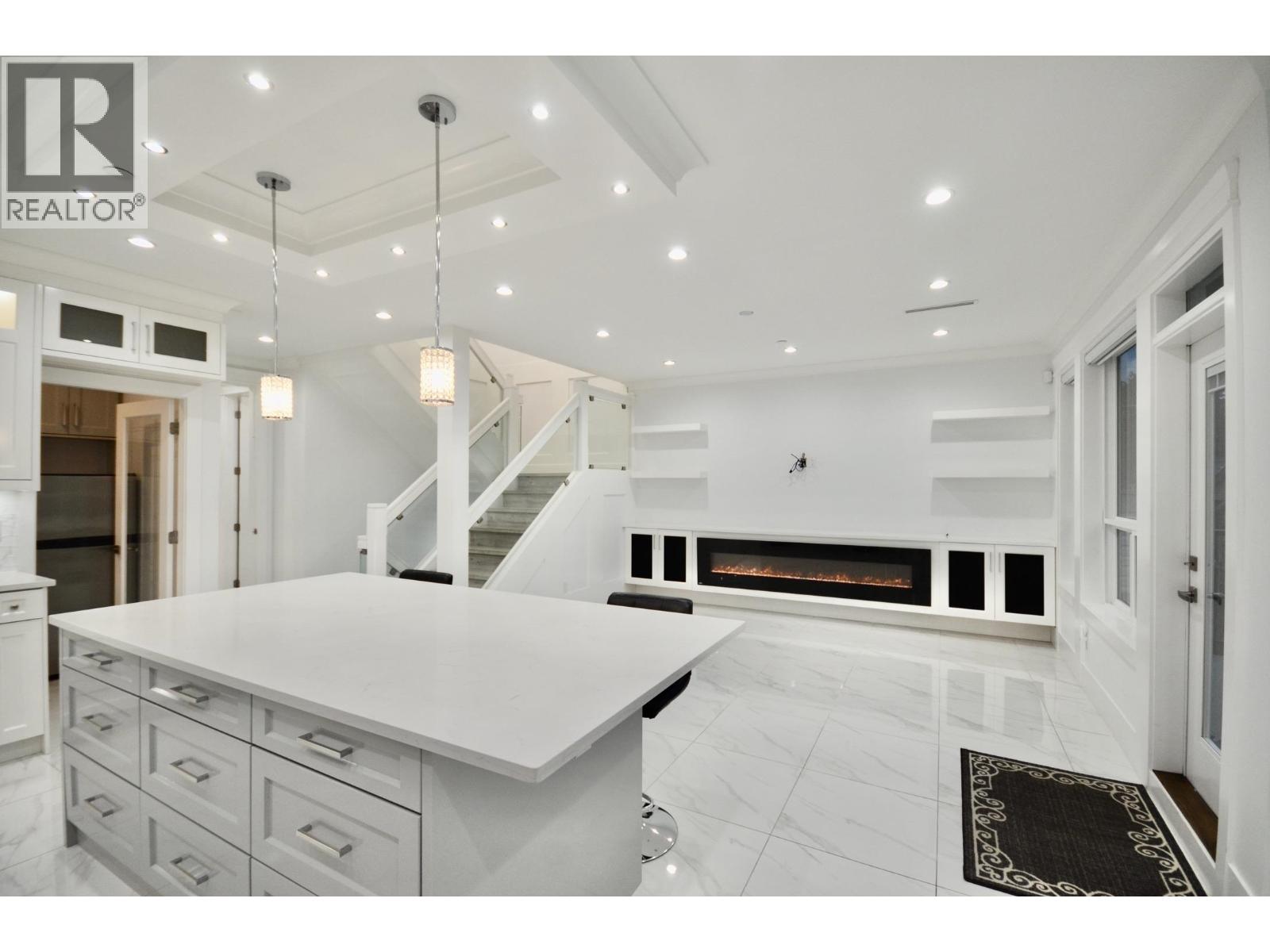 1936 PRAIRIE AVENUE, Port Coquitlam