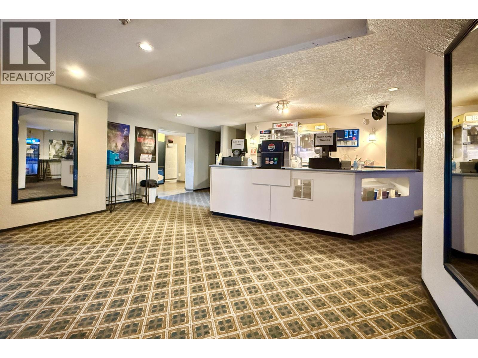 909 GIBSONS WAY, Gibsons