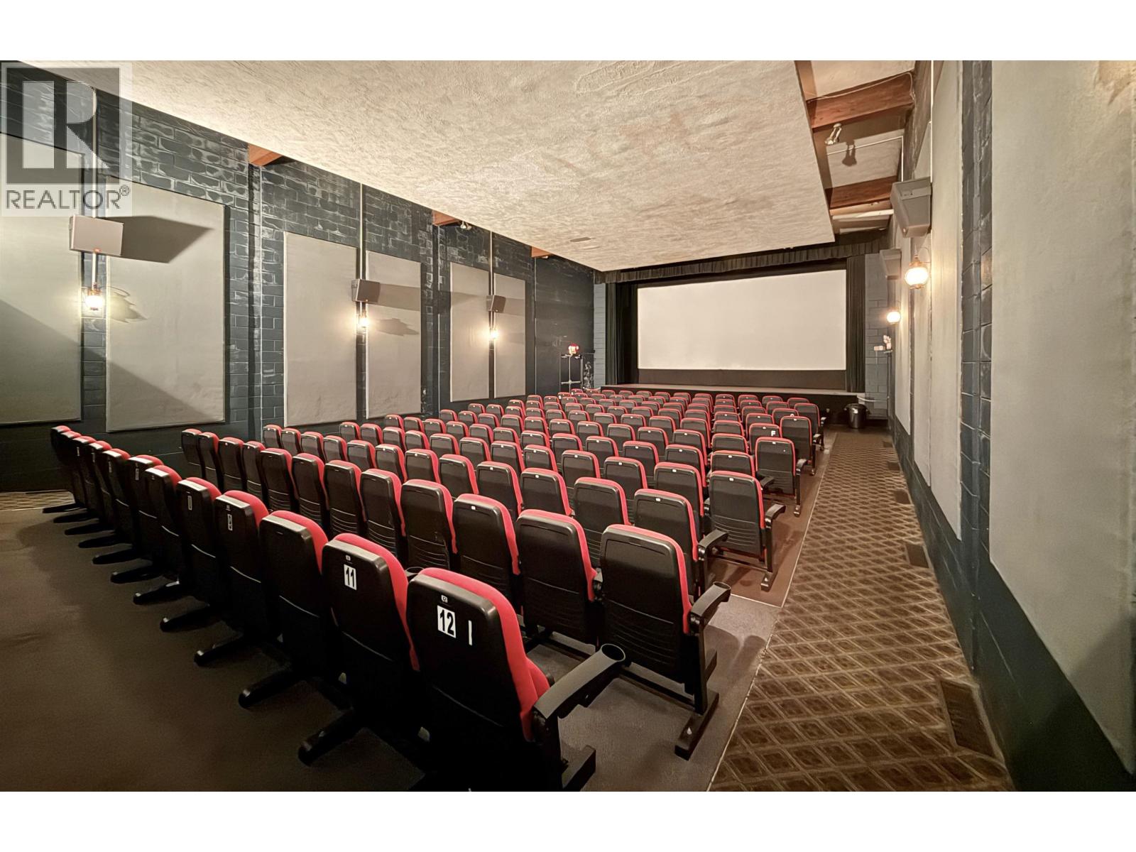 909 GIBSONS WAY, Gibsons