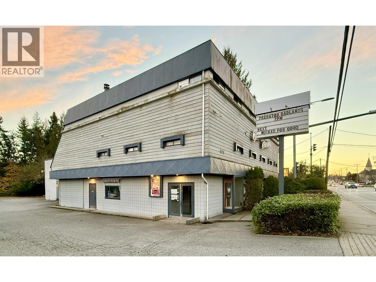 909 GIBSONS WAY, Gibsons