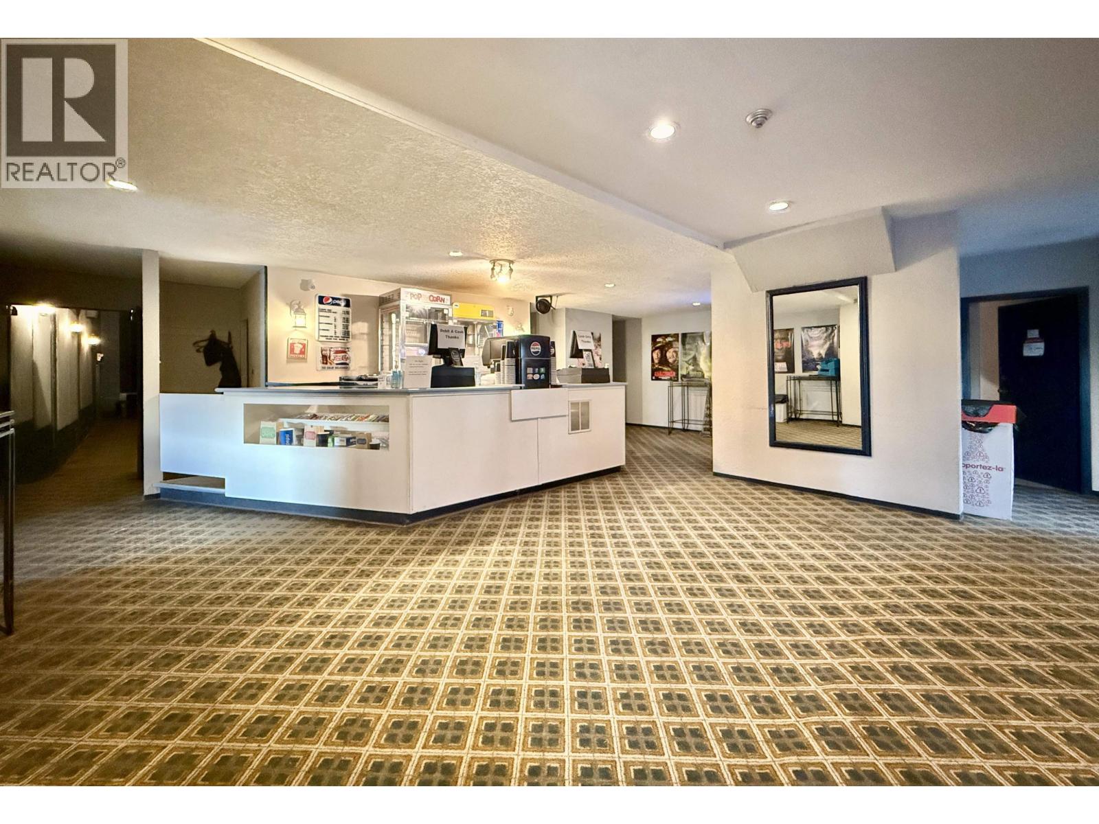 909 GIBSONS WAY, Gibsons