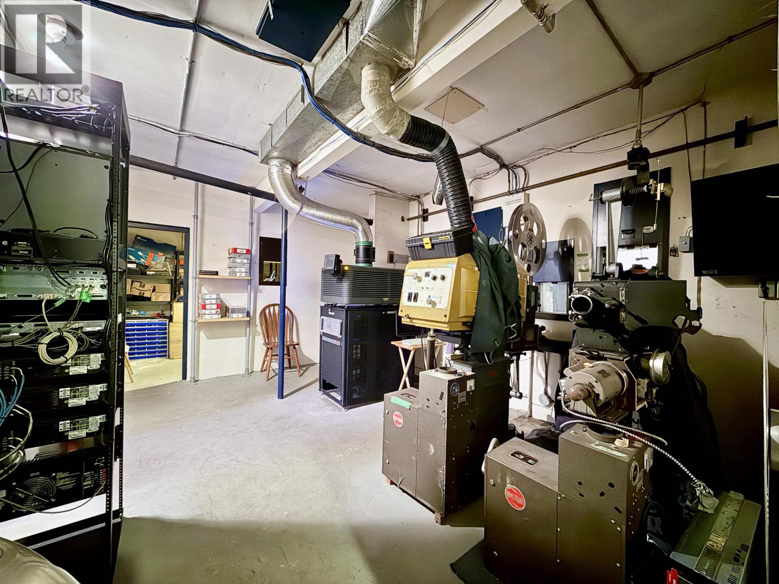 909 GIBSONS WAY, Gibsons