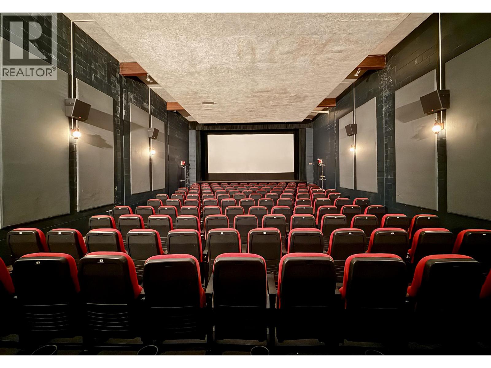 909 GIBSONS WAY, Gibsons