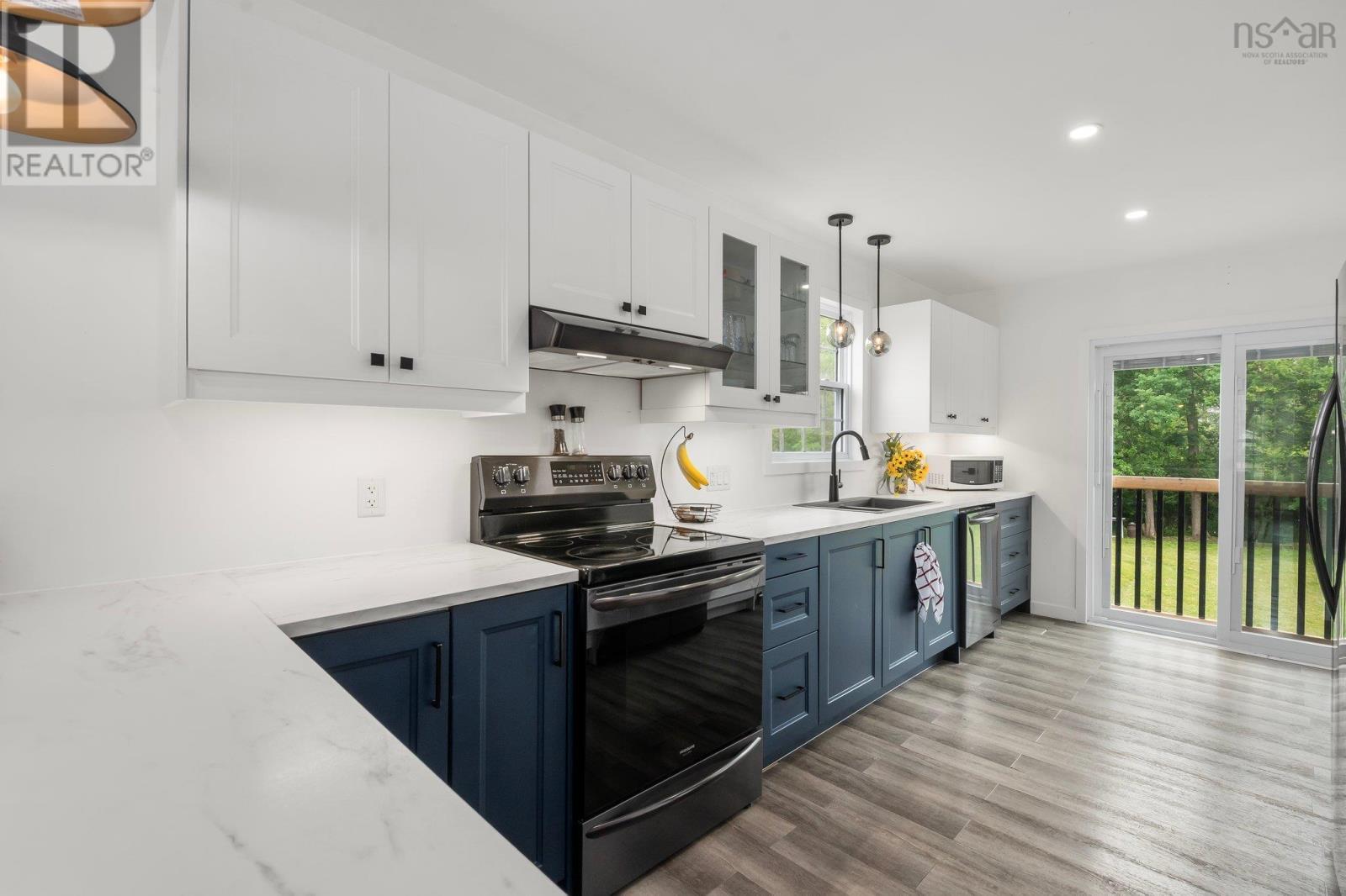 Property 18 of 29 of 4866 Highway 1