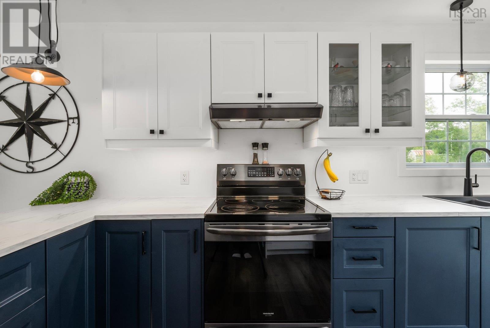 Property 10 of 29 of 4866 Highway 1