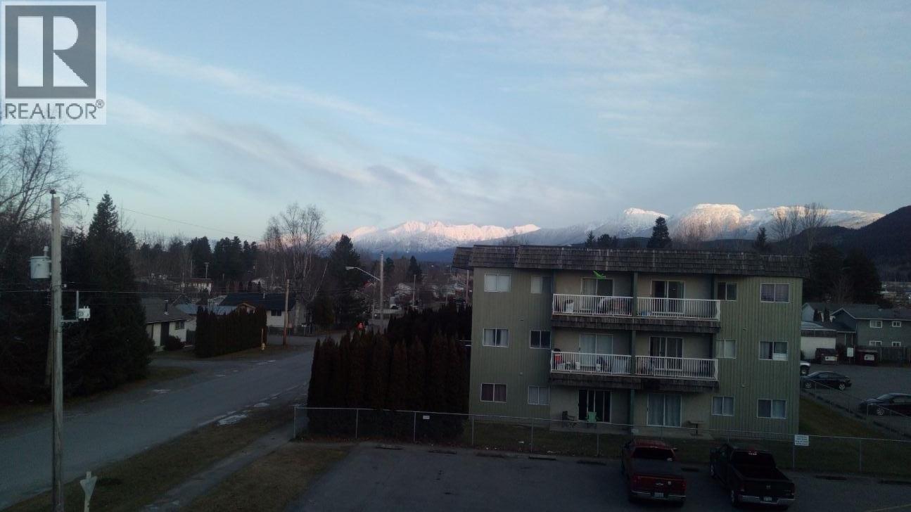 1301 2607 PEAR STREET, Terrace