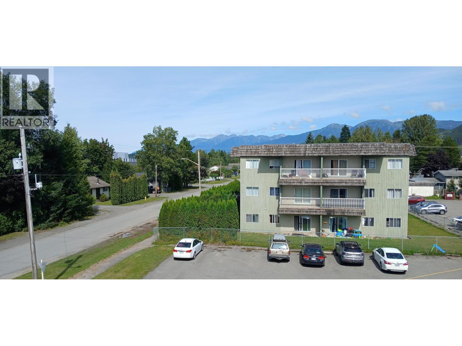 1301 2607 PEAR STREET, Terrace