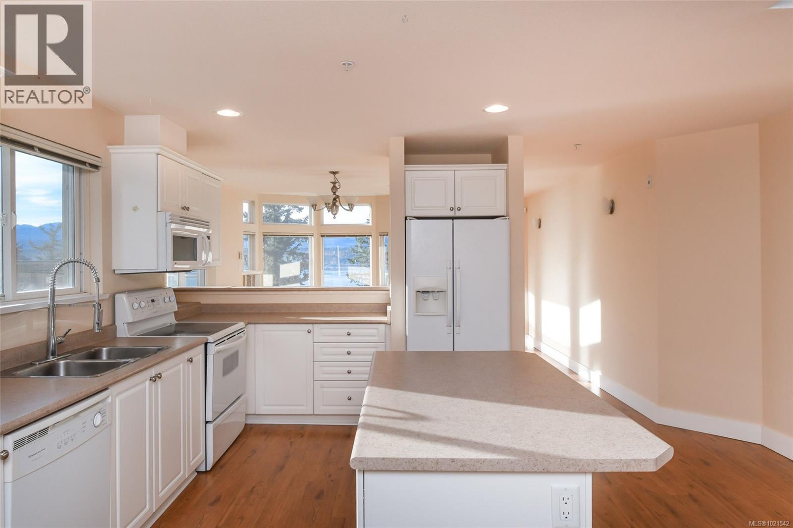 412 2275 Comox Ave, Comox