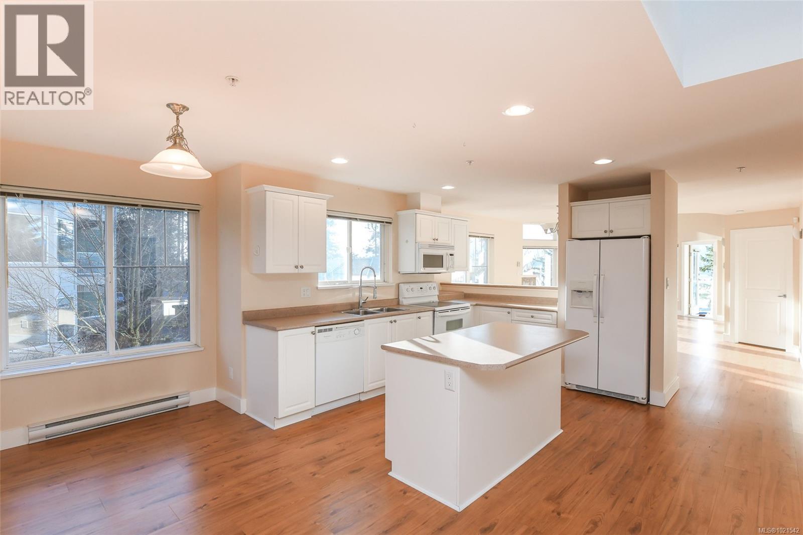 412 2275 Comox Ave, Comox