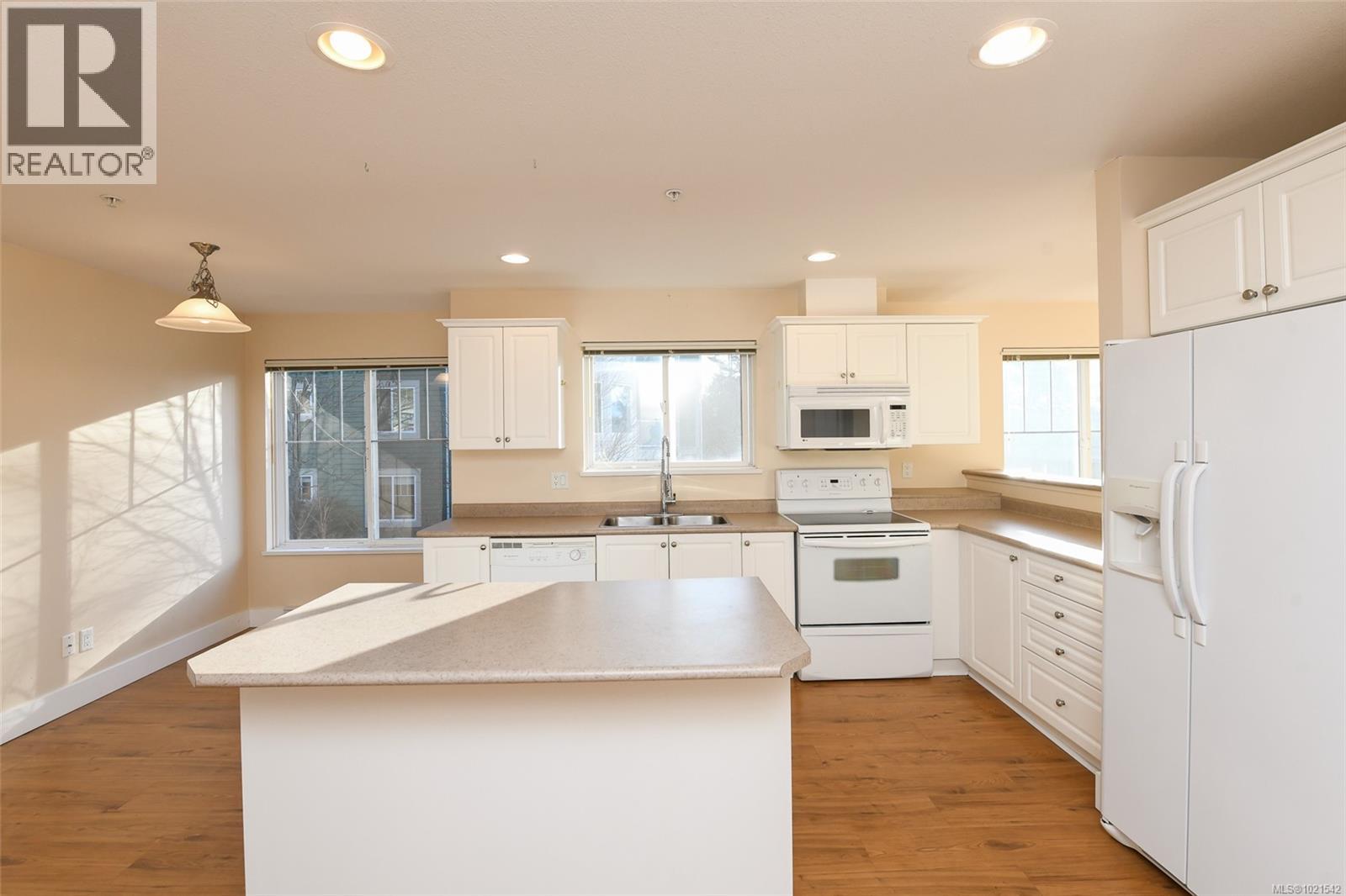 412 2275 Comox Ave, Comox