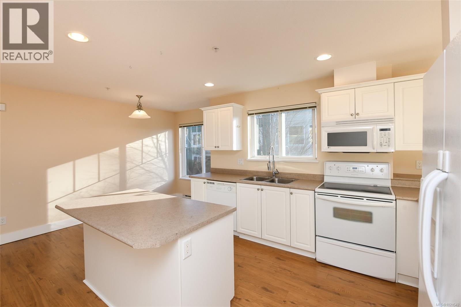 412 2275 Comox Ave, Comox