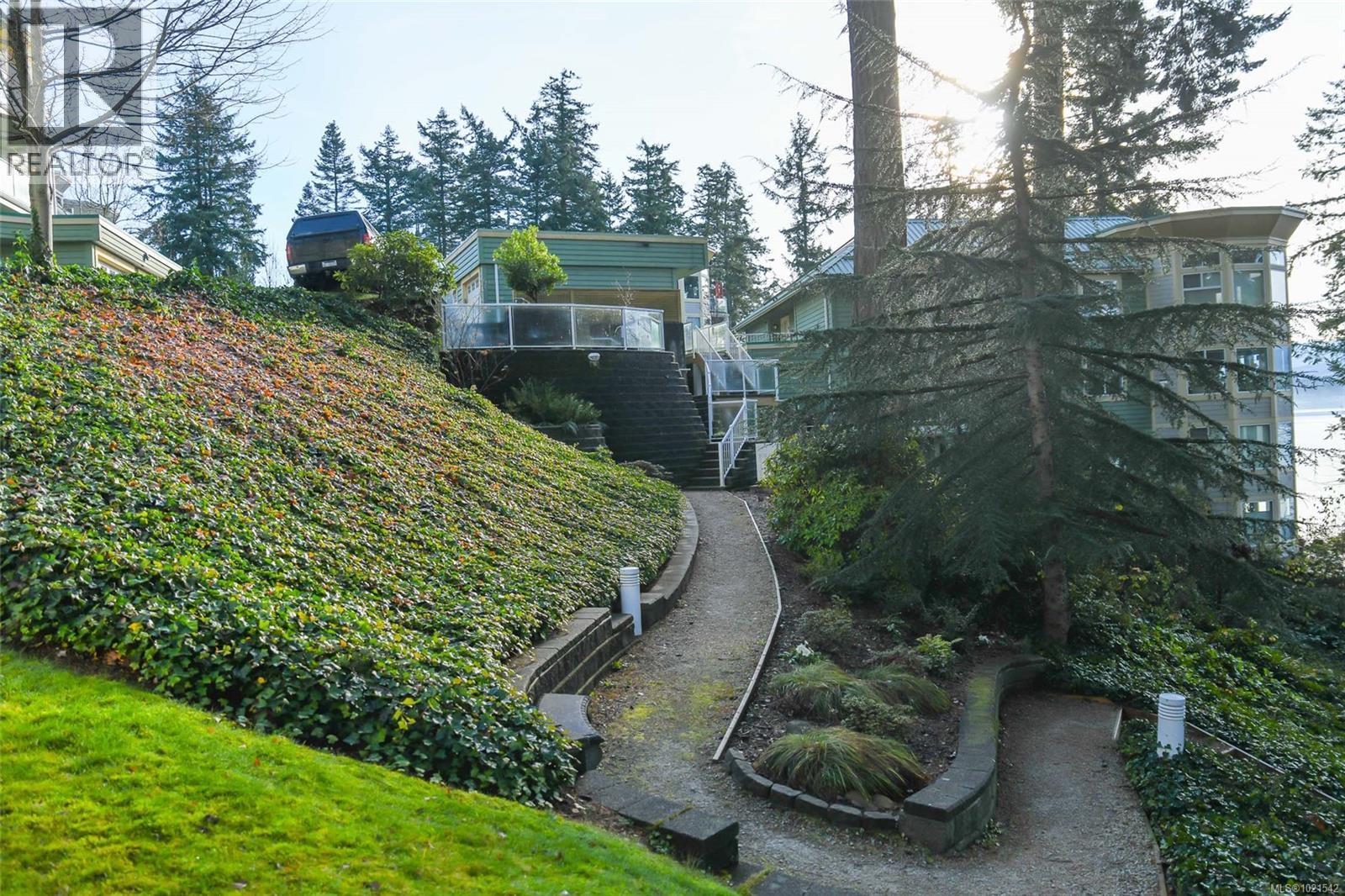 412 2275 Comox Ave, Comox