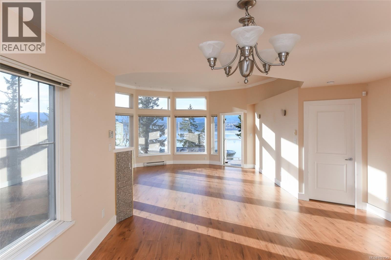 412 2275 Comox Ave, Comox