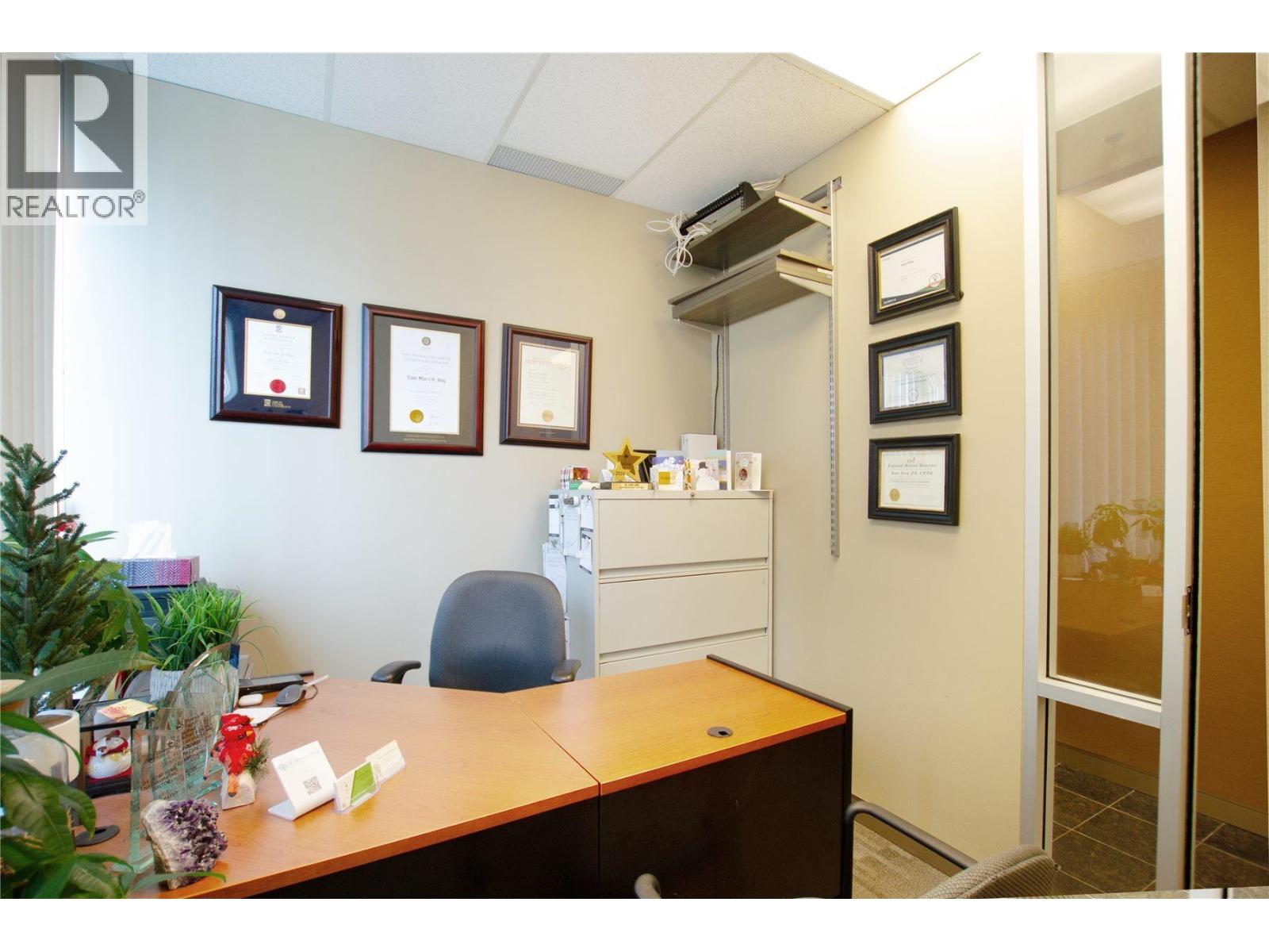 Office in Richmond - Image 11