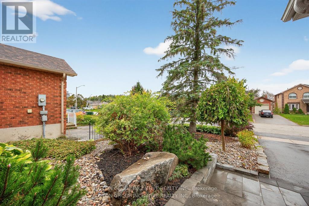 Single Family House for Sale in  IRWIN DRIVE Barrie (Northwest) 