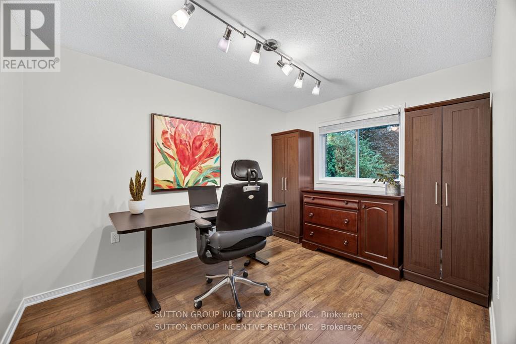 Single Family House for Sale in  IRWIN DRIVE Barrie (Northwest) 