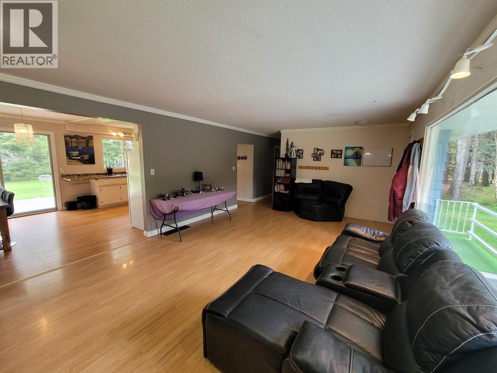 2158 GRANDVIEW Drive, Terrace