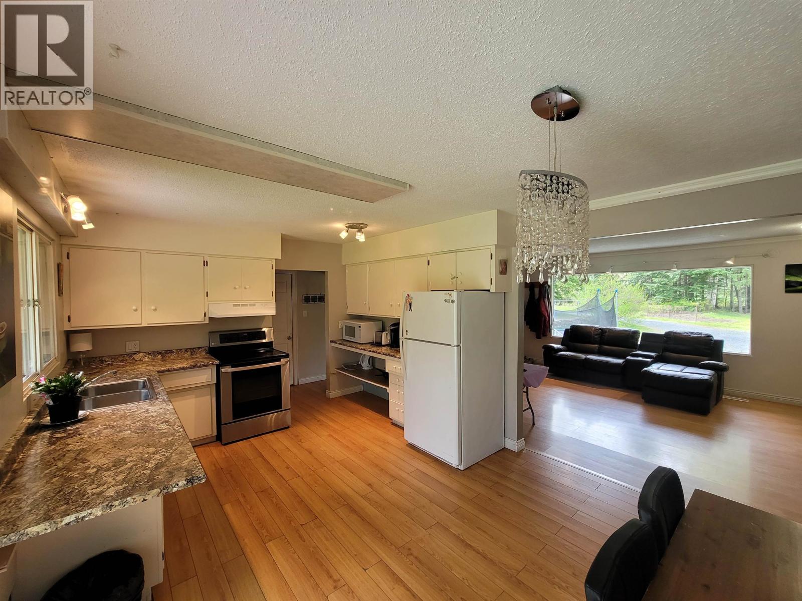 2158 GRANDVIEW Drive, Terrace