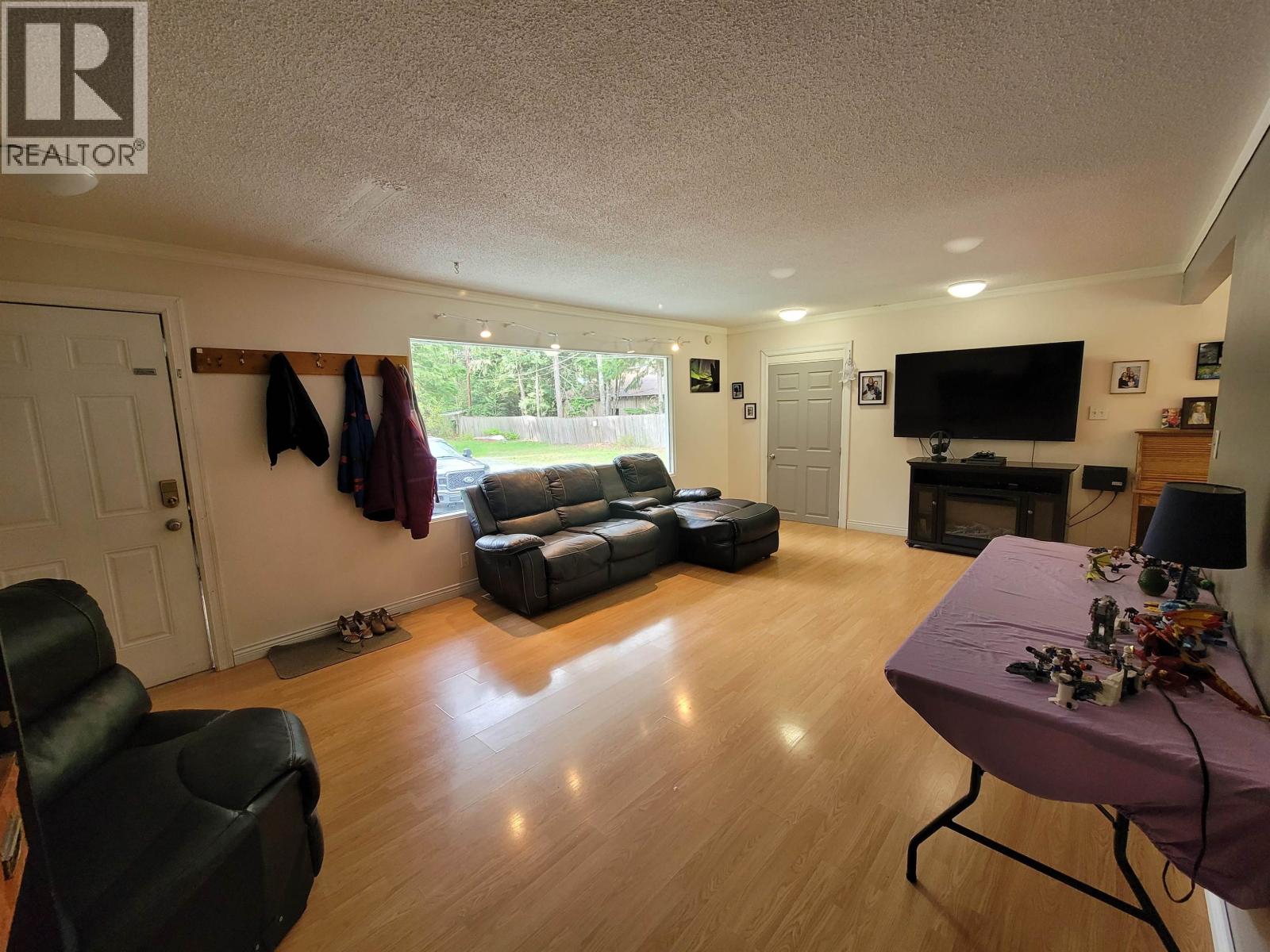 2158 GRANDVIEW Drive, Terrace