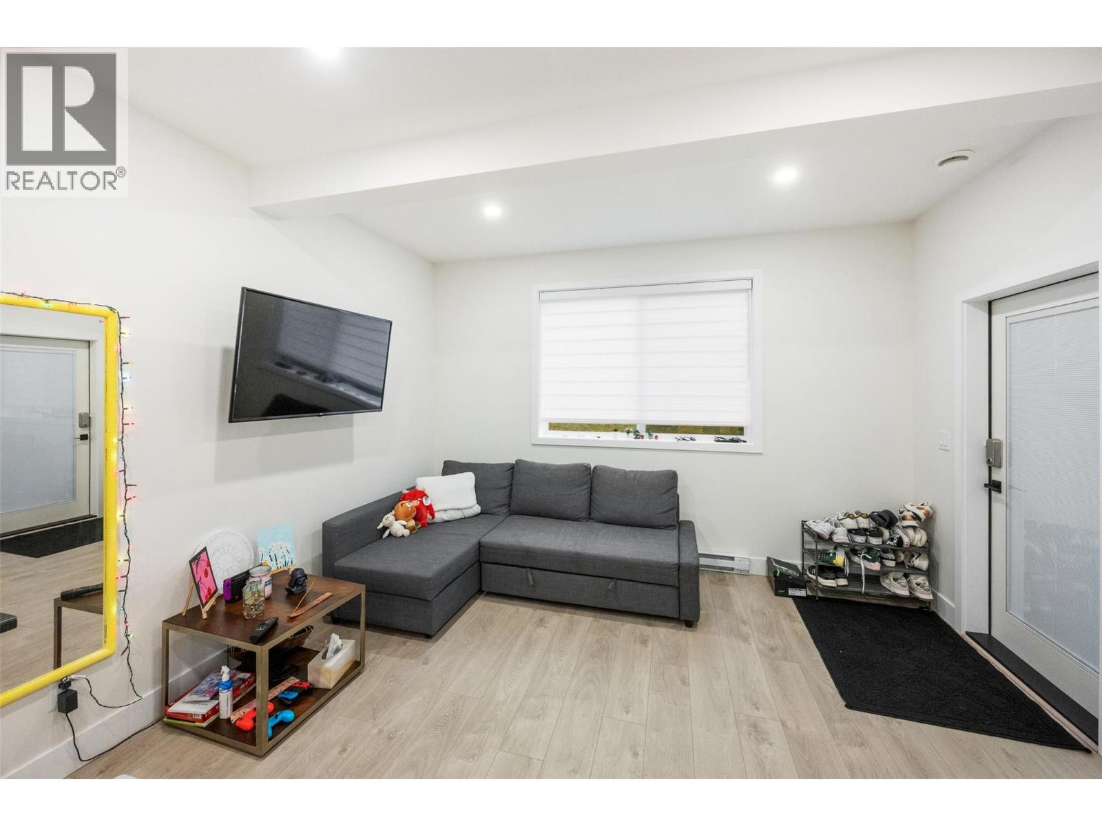 8000 VEDETTE Drive Unit# 22, Osoyoos