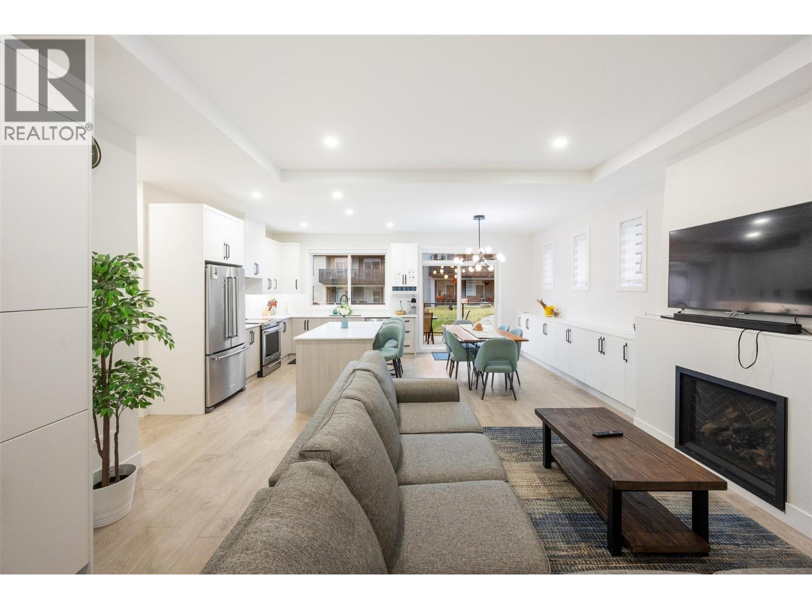 8000 VEDETTE Drive Unit# 22, Osoyoos