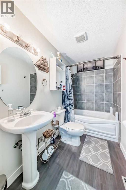 Single Family House Bi-level for Sale in  Castlebrook Rise NE Castleridge Calgary 