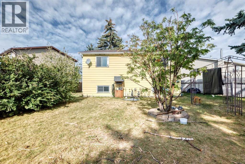 Single Family House Bi-level for Sale in  Castlebrook Rise NE Castleridge Calgary 