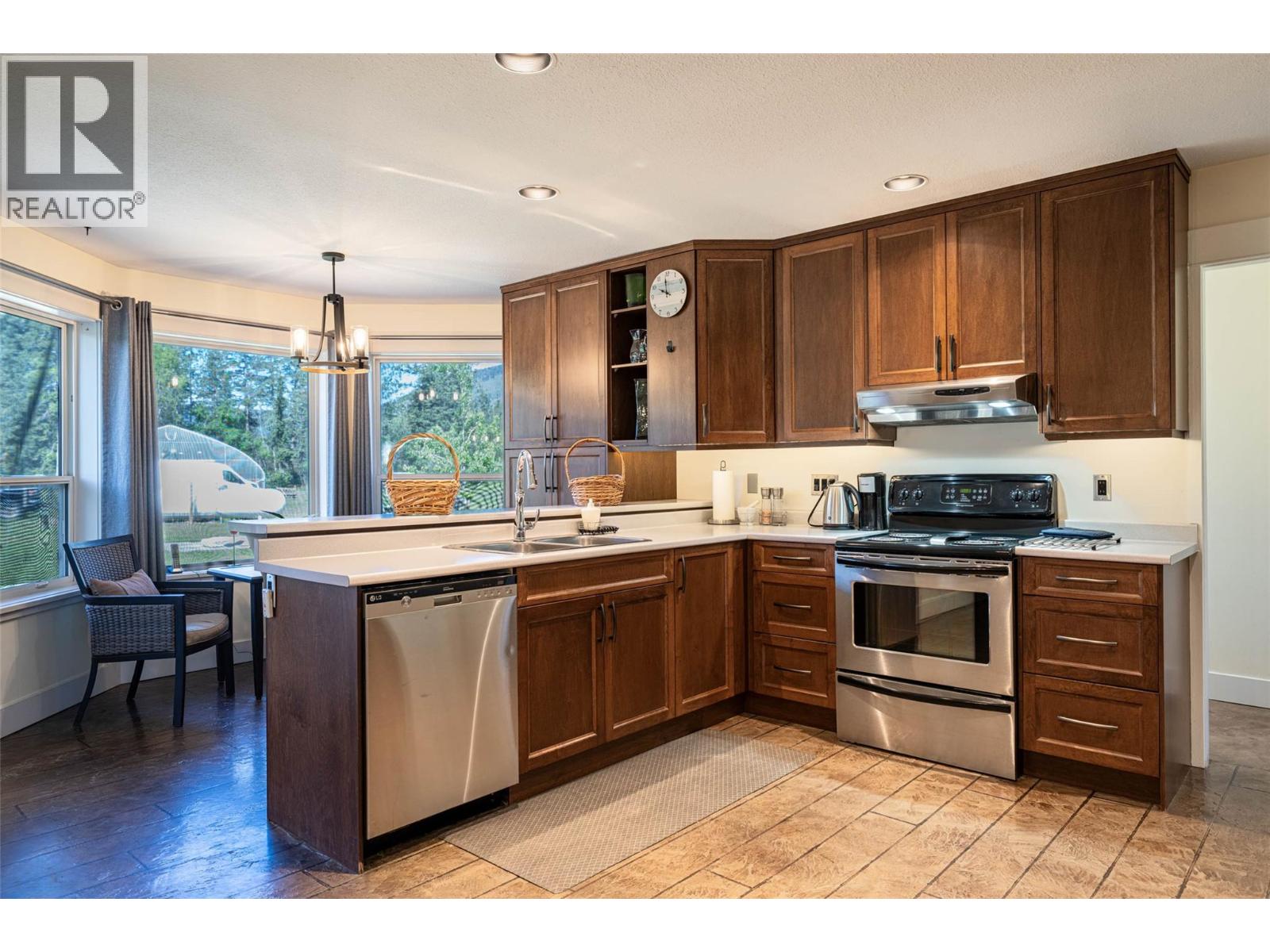  4858 Salmon River Road, Spallumcheen