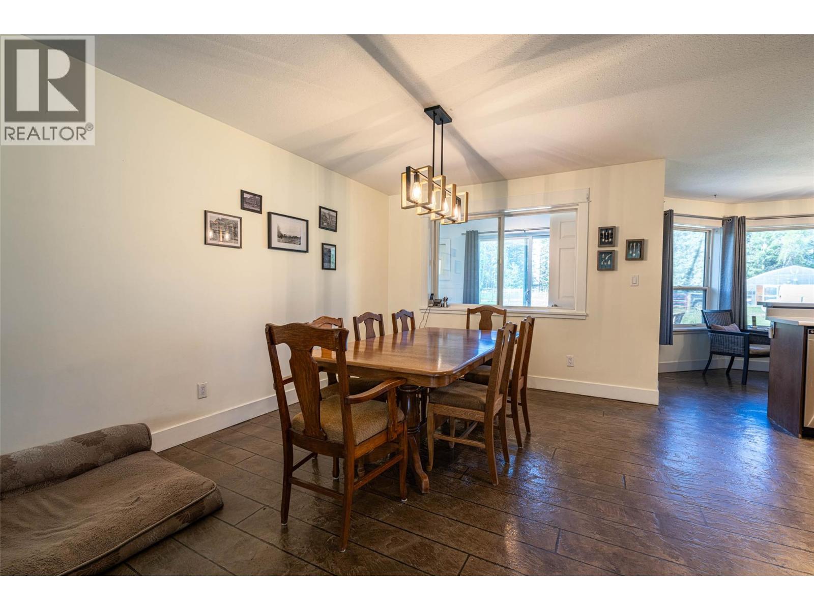  4858 Salmon River Road, Spallumcheen