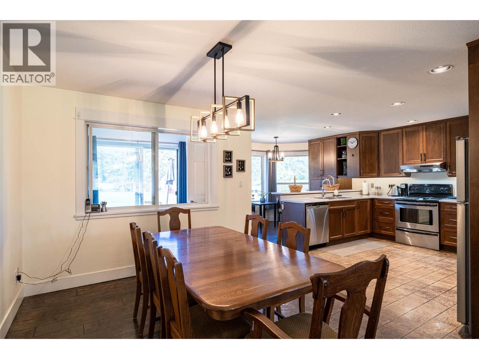  4858 Salmon River Road, Spallumcheen