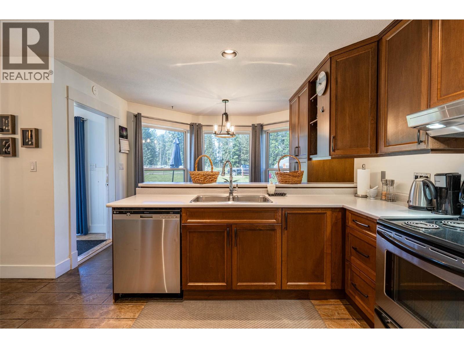  4858 Salmon River Road, Spallumcheen