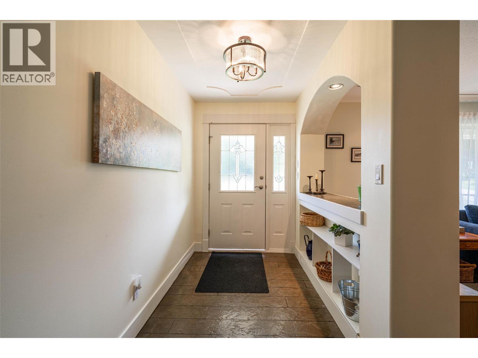  4858 Salmon River Road, Spallumcheen