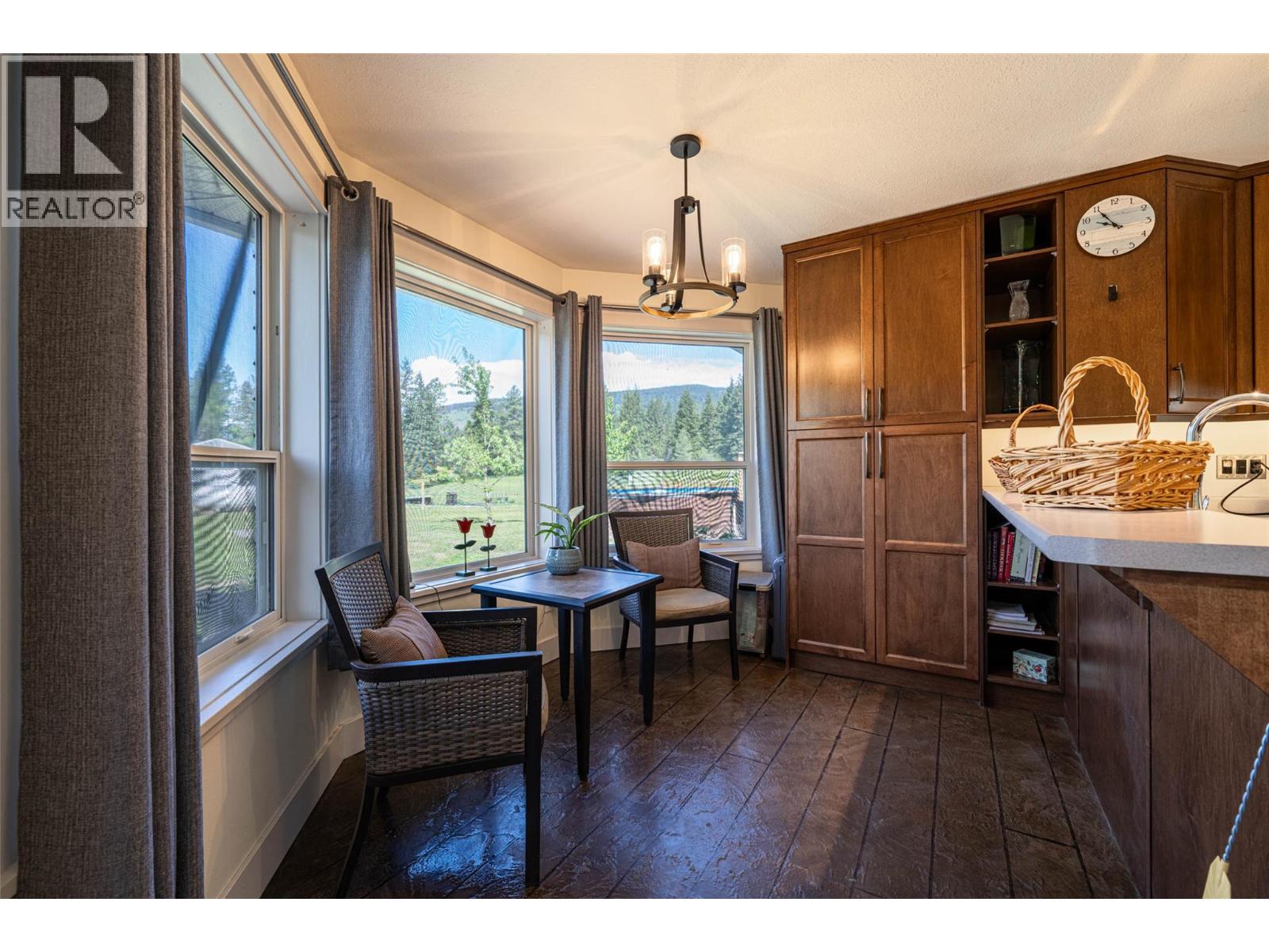  4858 Salmon River Road, Spallumcheen