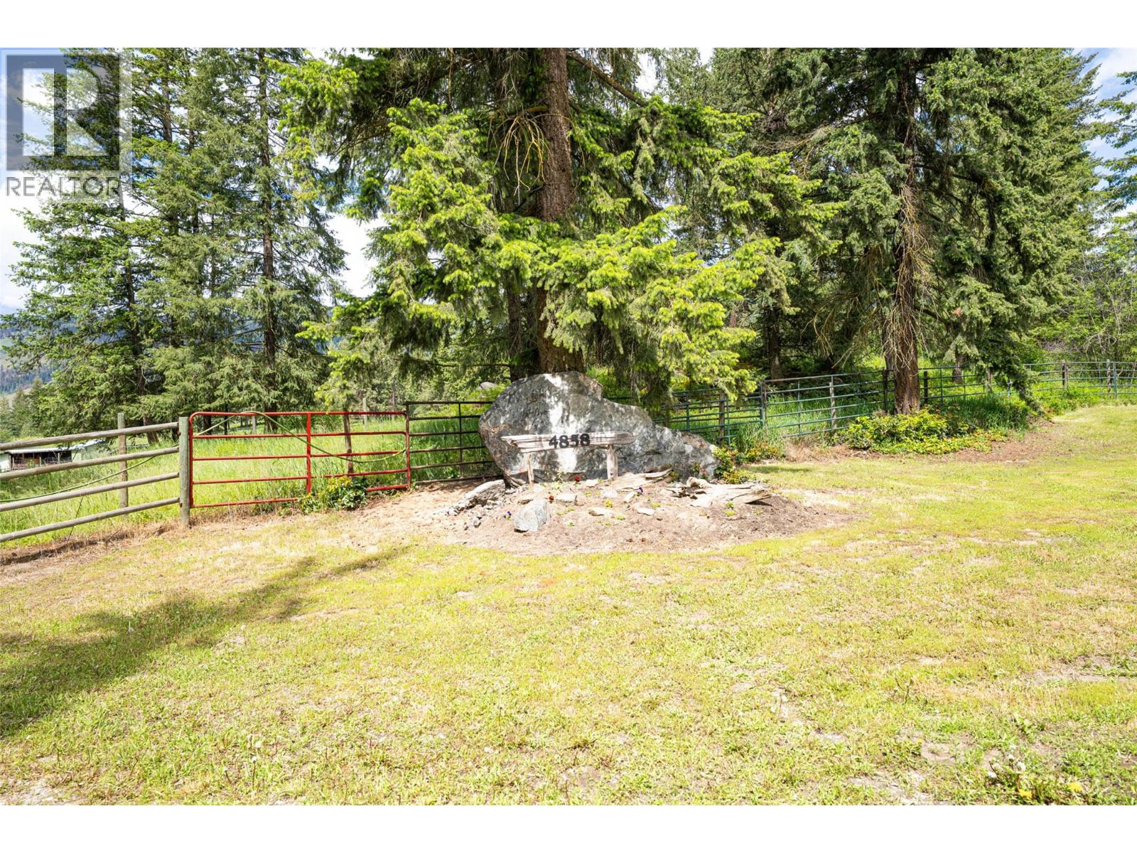  4858 Salmon River Road, Spallumcheen