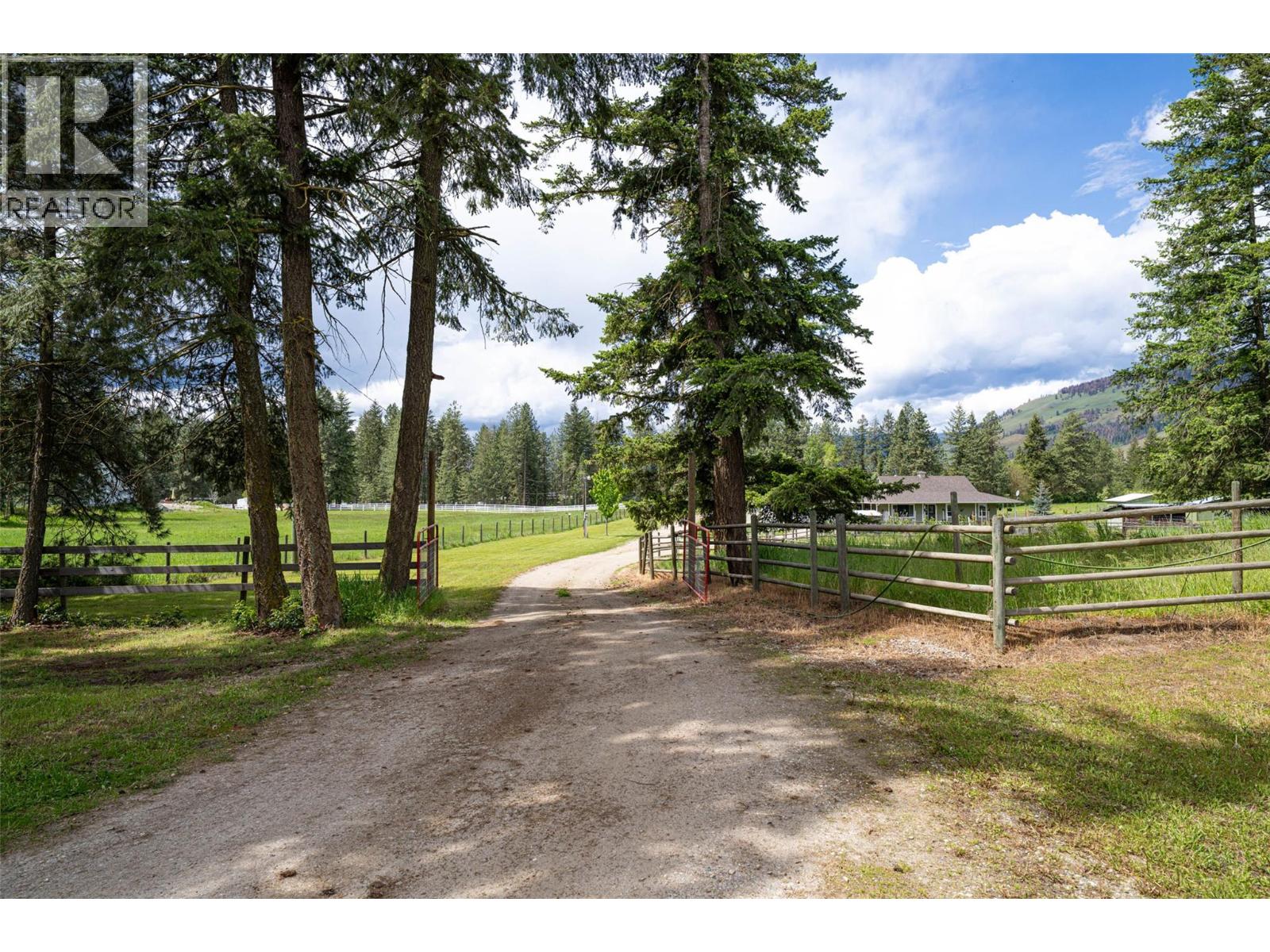  4858 Salmon River Road, Spallumcheen