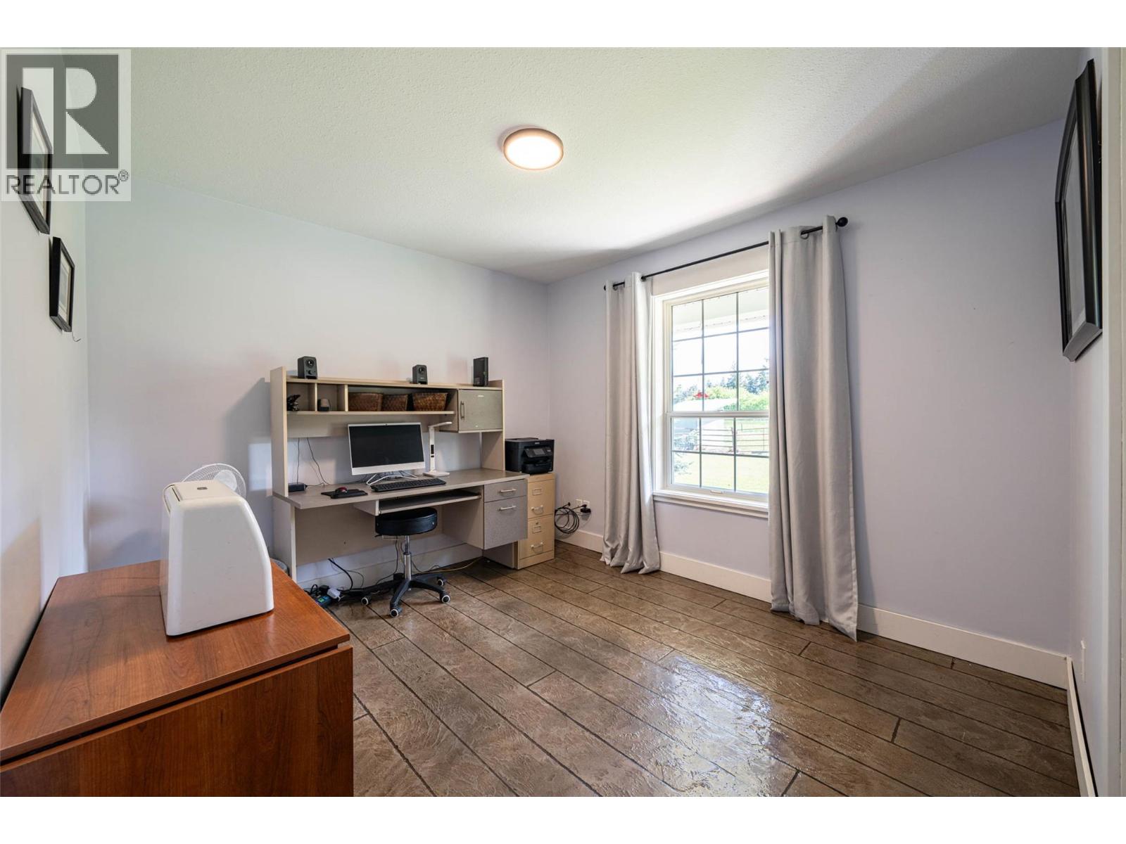  4858 Salmon River Road, Spallumcheen